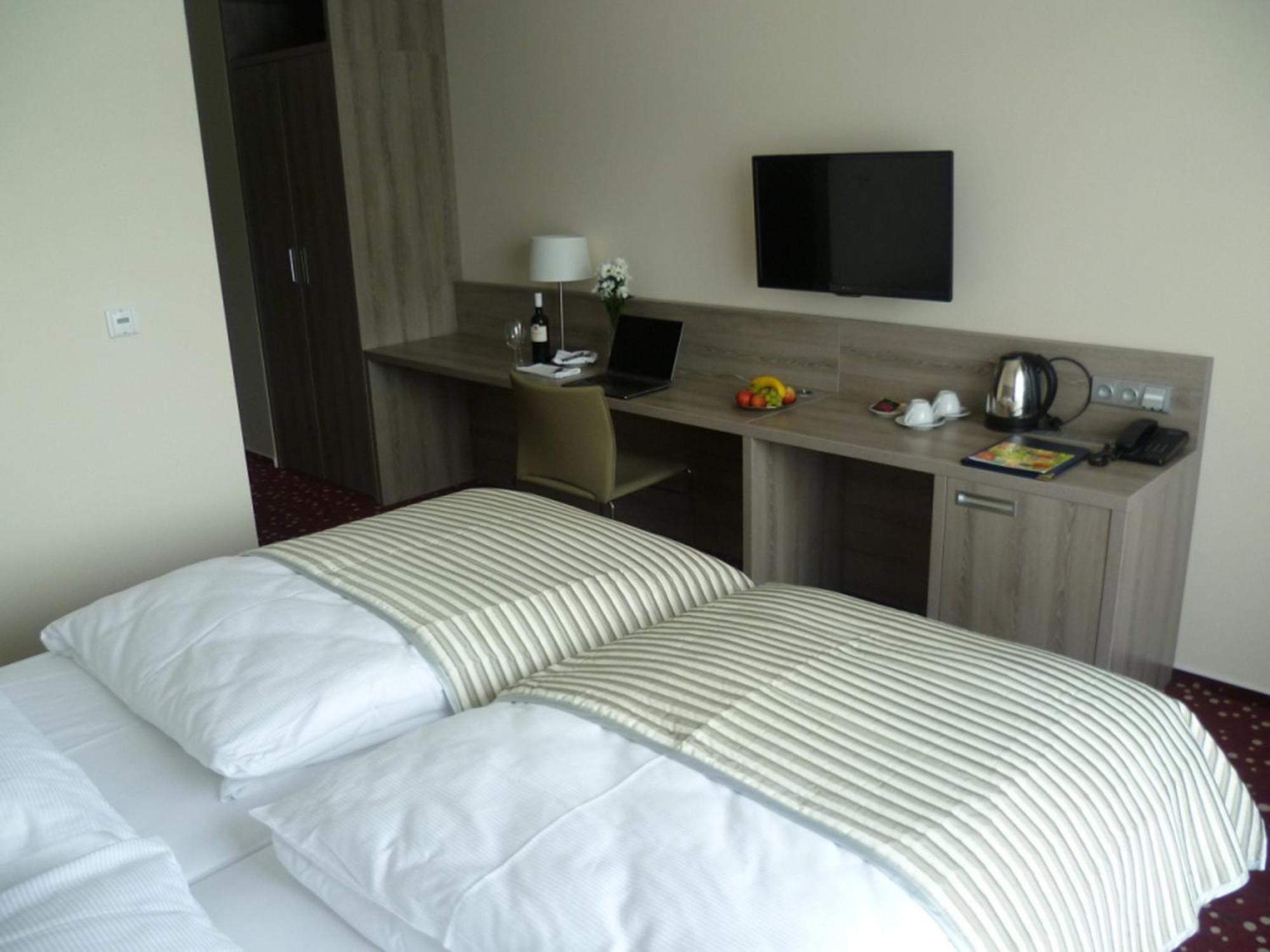 Ea Hotel Kraskov Stary Dvur ภายนอก รูปภาพ